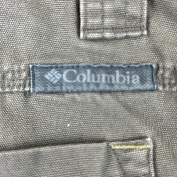 Men's Green Khaki Columbia Shorts - Picture 3 of 9